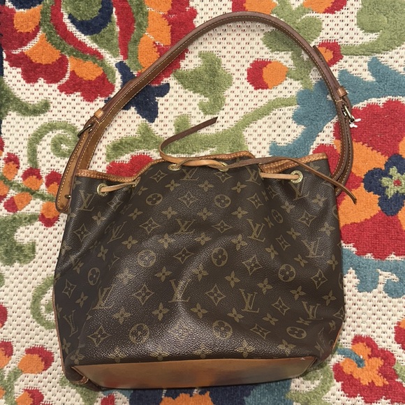 Authentic Louis Vuitton Petit Noé Monogram ✨ - Picture 2 of 9